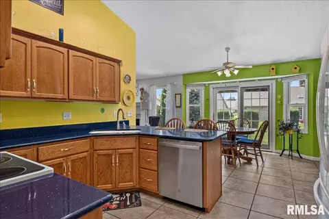 Kitchen - 3904 Huxley Dr, Springfield, IL 62711 photo 4 of 4