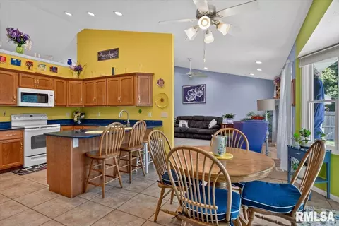 Kitchen - 3904 Huxley Dr, Springfield, IL 62711 photo 2 of 4