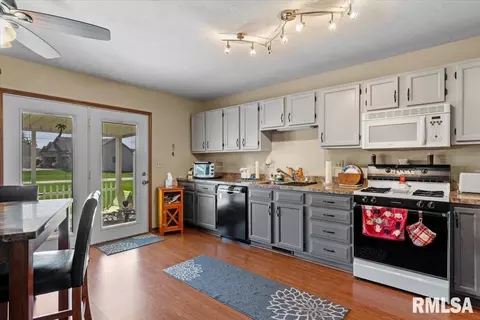 Kitchen - 6416 Hayley Ct, Springfield, IL 62712 photo 2 of 2