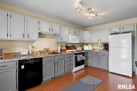 Kitchen - 6416 Hayley Ct, Springfield, IL 62712 photo 1 of 2