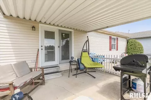 Exterior - 6416 Hayley Ct, Springfield, IL 62712 photo 3 of 7