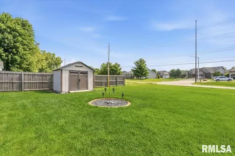 Exterior - 6416 Hayley Ct, Springfield, IL 62712 photo 5 of 7