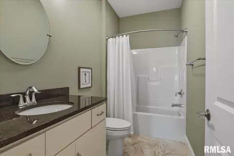 Bath - 3957 Waterstone Way, Springfield, IL 62711 photo 4 of 4
