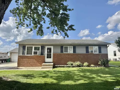 1865 Bluebird Dr, Galesburg, IL 61401