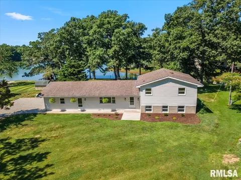 1208 Mark Ln, Taylorville, IL 62568