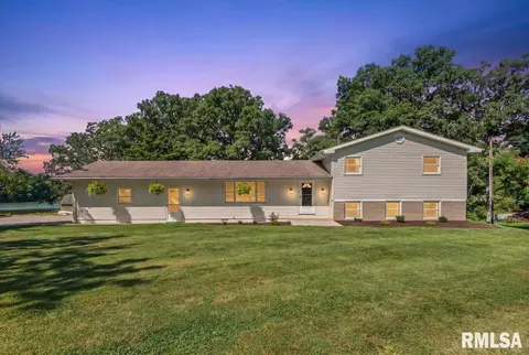 1208 Mark Ln, Taylorville, IL 62568