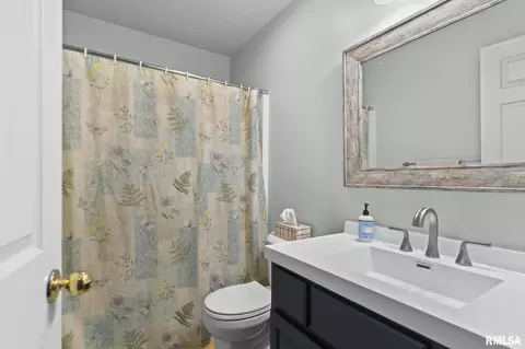 Bath - 3824 Carney Blvd, Springfield, IL 62712 photo 3 of 5