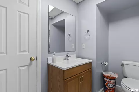 Bath - 3824 Carney Blvd, Springfield, IL 62712 photo 4 of 5