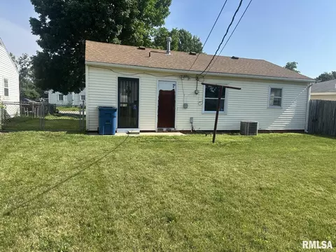 Exterior - 1904 Black Ave, Springfield, IL 62702 photo 2 of 4