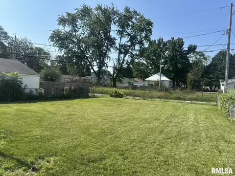 Exterior - 1904 Black Ave, Springfield, IL 62702 photo 4 of 4