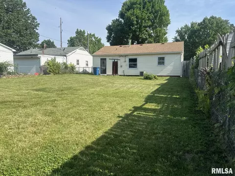 Exterior - 1904 Black Ave, Springfield, IL 62702 photo 3 of 4