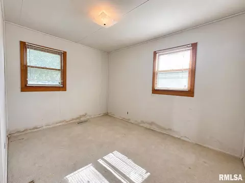 Bedroom - 1904 Black Ave, Springfield, IL 62702 photo 2 of 4