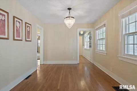 Entry Way - 517 S Feldkamp Ave, Springfield, IL 62704 photo 1 of 2