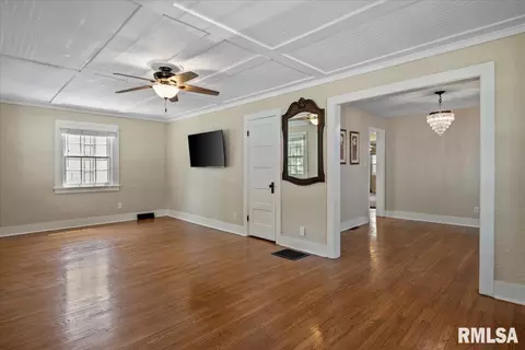 Living - 517 S Feldkamp Ave, Springfield, IL 62704 photo 3 of 3