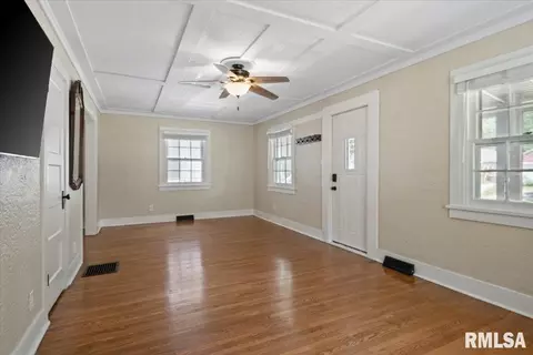 Living - 517 S Feldkamp Ave, Springfield, IL 62704 photo 1 of 3