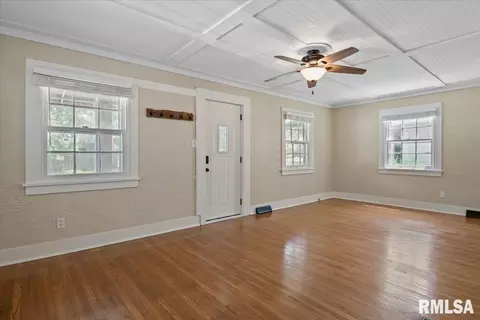 Living - 517 S Feldkamp Ave, Springfield, IL 62704 photo 2 of 3