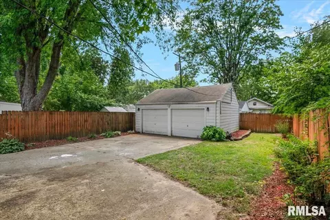Exterior - 517 S Feldkamp Ave, Springfield, IL 62704 photo 4 of 6