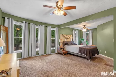 Bedroom - 450 W Chenery St, Springfield, IL 62704 photo 6 of 8