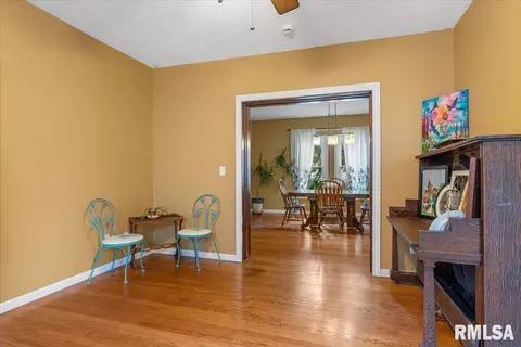 Entry Way - 450 W Chenery St, Springfield, IL 62704 photo 1 of 3