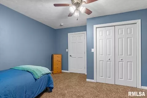Bedroom - 450 W Chenery St, Springfield, IL 62704 photo 3 of 8