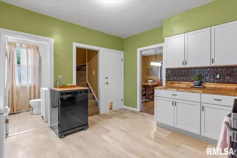 Entry Way - 450 W Chenery St, Springfield, IL 62704 photo 2 of 3