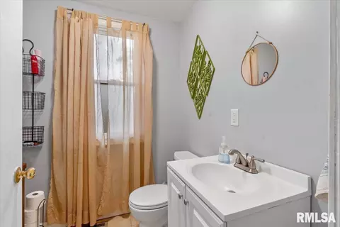 Bath - 450 W Chenery St, Springfield, IL 62704 photo 1 of 2