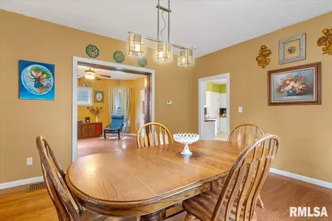 Dining - 450 W Chenery St, Springfield, IL 62704 photo 1 of 2