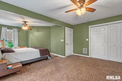 Bedroom - 450 W Chenery St, Springfield, IL 62704 photo 5 of 8