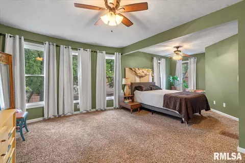 Bedroom - 450 W Chenery St, Springfield, IL 62704 photo 7 of 8