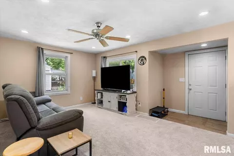 Entry Way - 3515 Sherman St, Springfield, IL 62703 photo 3 of 6