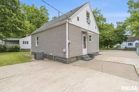 Exterior - 3515 Sherman St, Springfield, IL 62703 photo 4 of 6