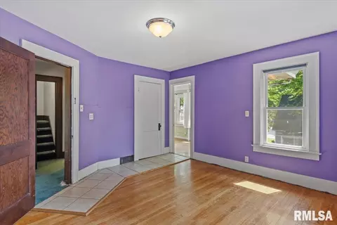 Bedroom - 900 S State St, Springfield, IL 62704 photo 3 of 9