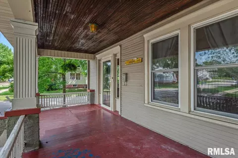 Exterior - 900 S State St, Springfield, IL 62704 photo 4 of 10
