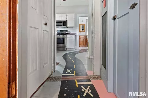 Entry Way - 900 S State St, Springfield, IL 62704 photo 3 of 5