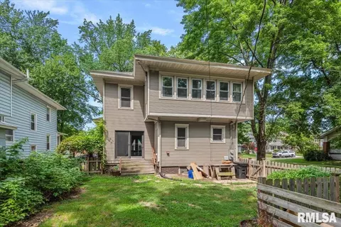 Exterior - 900 S State St, Springfield, IL 62704 photo 8 of 10