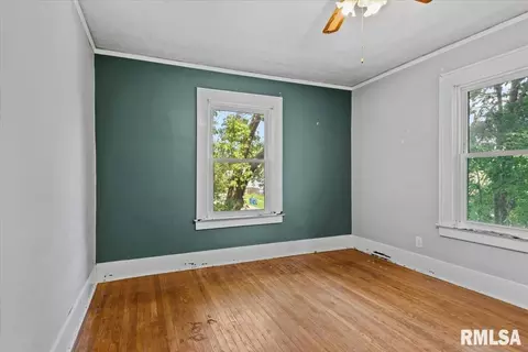 Bedroom - 900 S State St, Springfield, IL 62704 photo 6 of 9