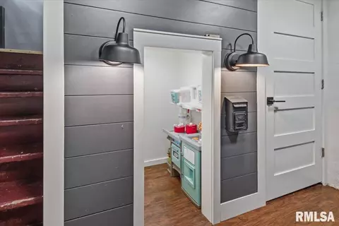 Entry Way - 900 S State St, Springfield, IL 62704 photo 5 of 5