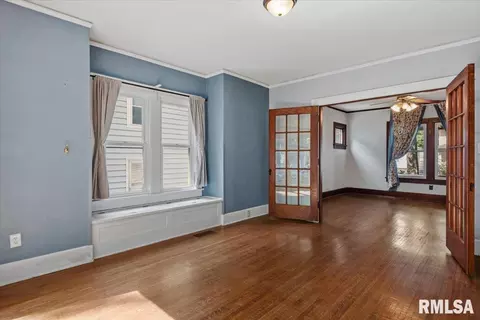 Living - 900 S State St, Springfield, IL 62704 photo 4 of 4