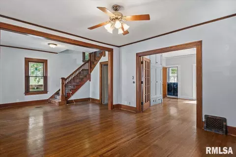Living - 900 S State St, Springfield, IL 62704 photo 2 of 4