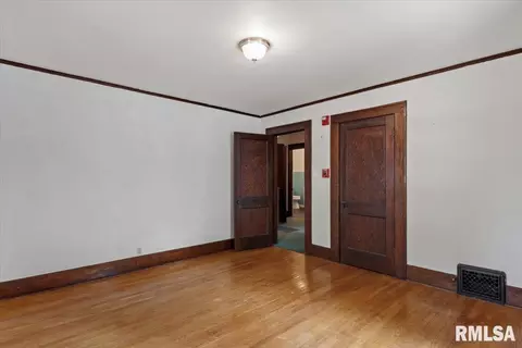 Bedroom - 900 S State St, Springfield, IL 62704 photo 5 of 9