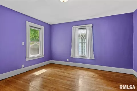 Bedroom - 900 S State St, Springfield, IL 62704 photo 2 of 9