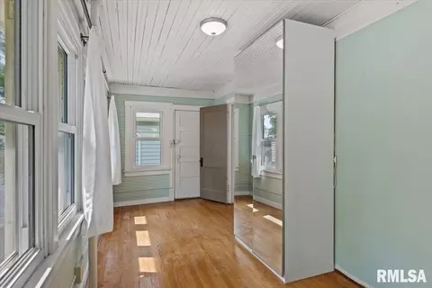 Entry Way - 900 S State St, Springfield, IL 62704 photo 4 of 5