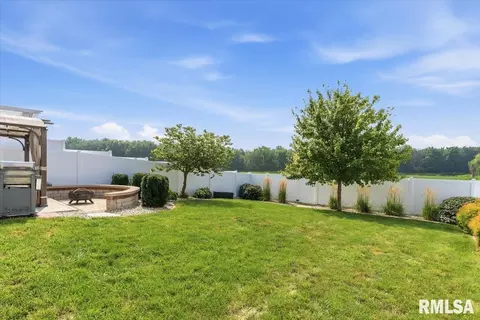Exterior - 4810 Chestnut Dr, Springfield, IL 62711 photo 3 of 5