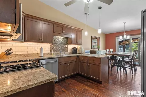 Kitchen - 4810 Chestnut Dr, Springfield, IL 62711 photo 1 of 2