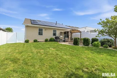Exterior - 4810 Chestnut Dr, Springfield, IL 62711 photo 4 of 5