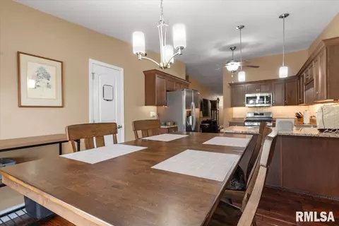 Dining - 4810 Chestnut Dr, Springfield, IL 62711 photo 3 of 3
