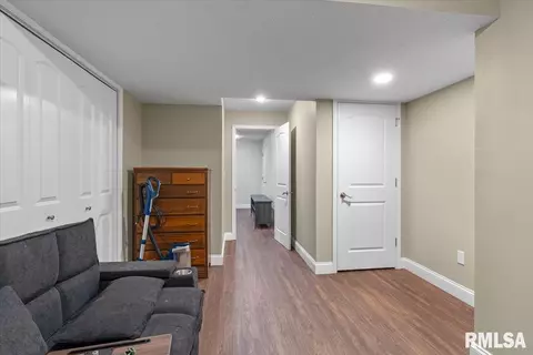 Entry Way - 4810 Chestnut Dr, Springfield, IL 62711 photo 2 of 2