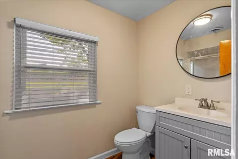 Bath - 101 Adloff Ln, Springfield, IL 62703 photo 3 of 3