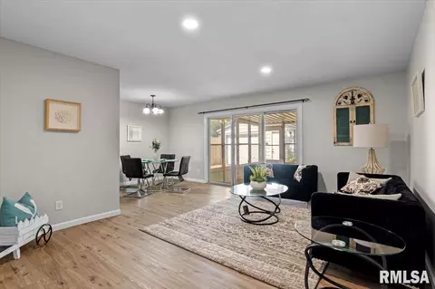 Living - 101 Adloff Ln, Springfield, IL 62703 photo 1 of 3