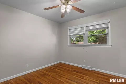 Bedroom - 101 Adloff Ln, Springfield, IL 62703 photo 3 of 6